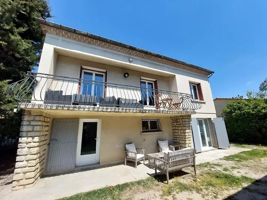 Holiday home Maison 3 Chambres Avec Jardin Et Piscine A Deux Pas D'Avignon Vedene
