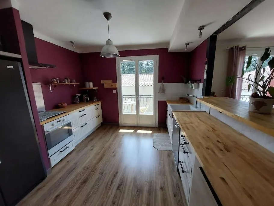 Maison 3 Chambres Avec Jardin Et Piscine A Deux Pas D'Avignon Vedene France