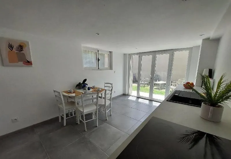 Holiday home Maison 3 Chambres Avec Jardin Et Piscine A Deux Pas D'Avignon Vedene France