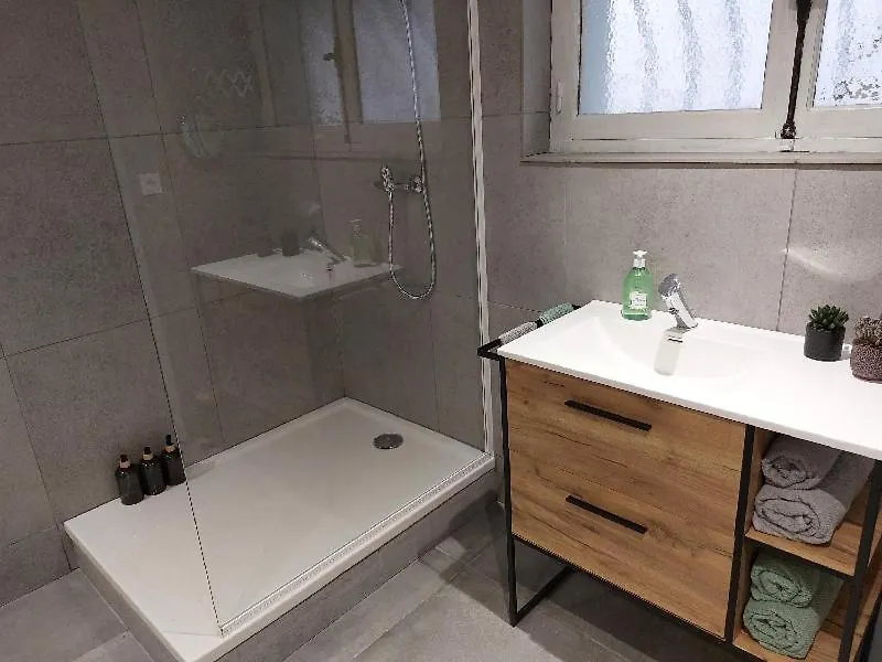 Maison 3 Chambres Avec Jardin Et Piscine A Deux Pas D'Avignon Vedene